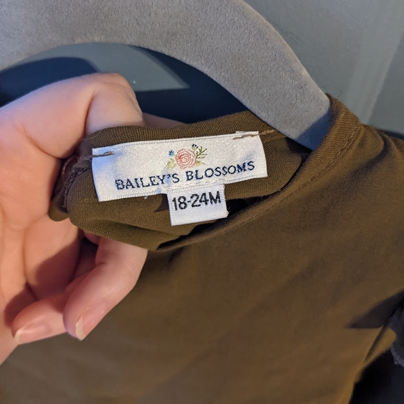 Olive green long sleeve bubble romper - Picture 4 of 7